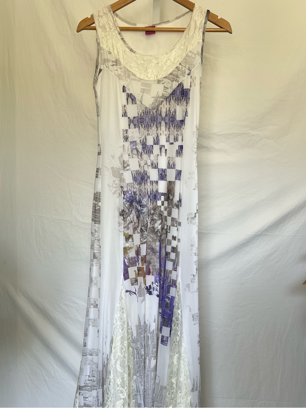 Save the Queen - White Maxi Cocktail Dress with Purple Graphic Print size L